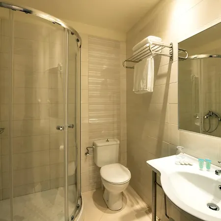 Paradise Hotel 4*